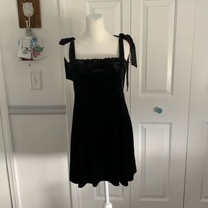 NWOT Danielle Bernstein velvet dress size Medium.